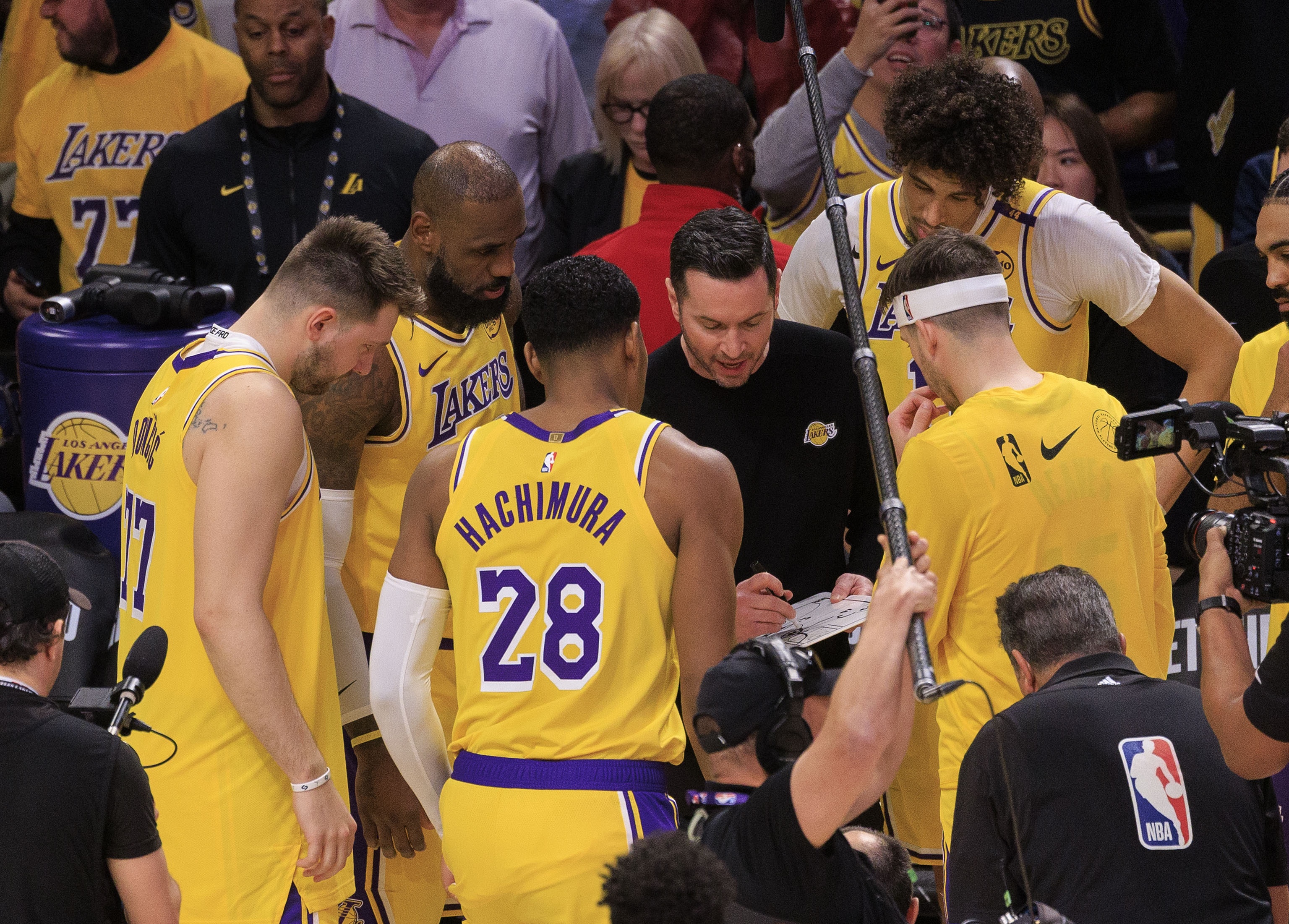 湖人本赛季限制对手命中率48.9%联盟第三差 队史近40年最烂！